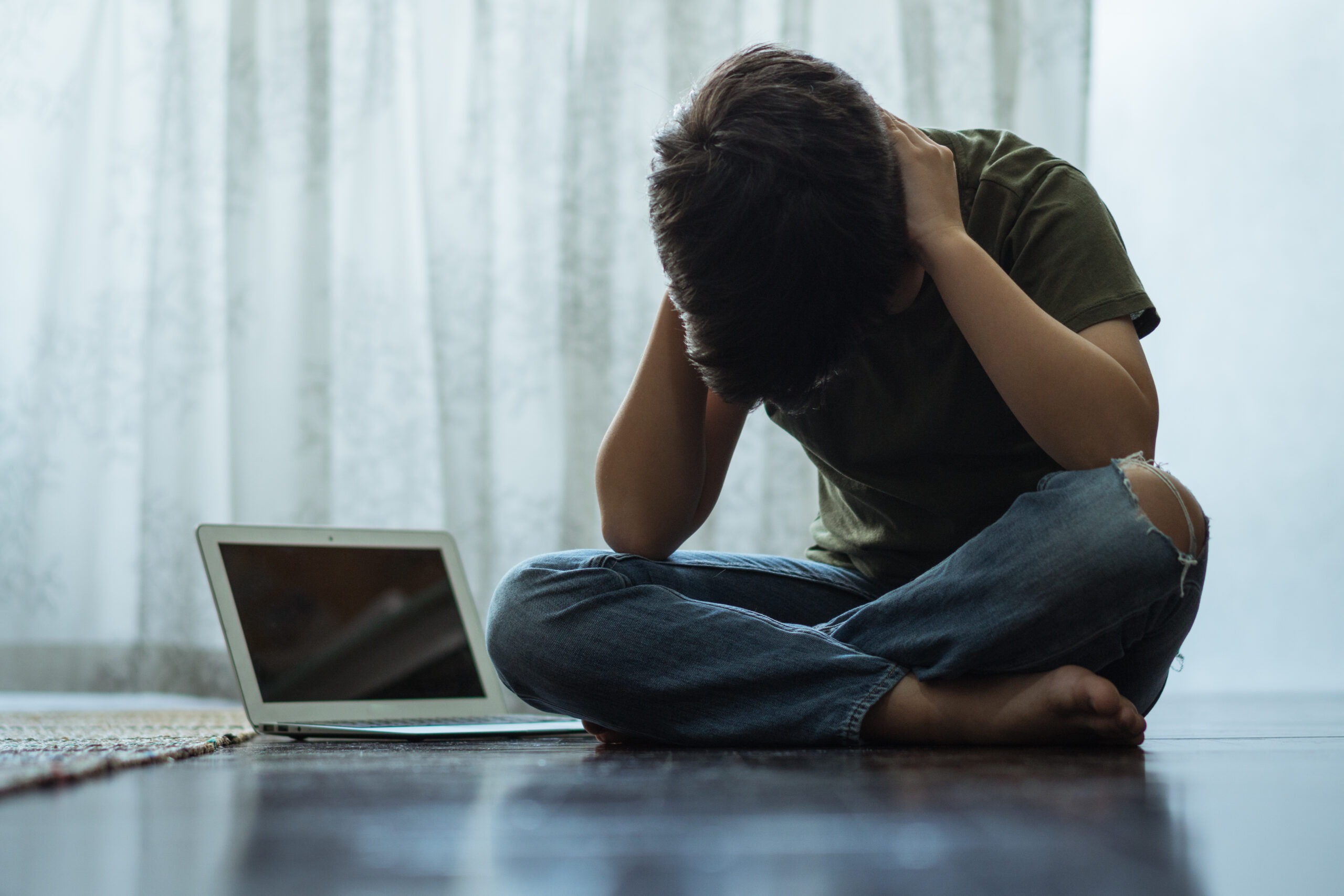Prävalenz und Auswirkungen von Cyber-Sextortion auf Jungen im Teenageralter