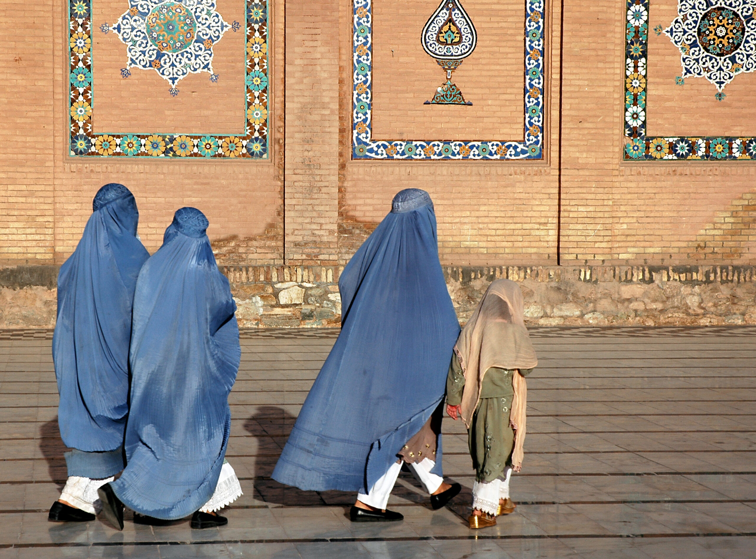 Rechte der afghanischen Mädchen ausradiert: die Folgen der Taliban-Übernahme
