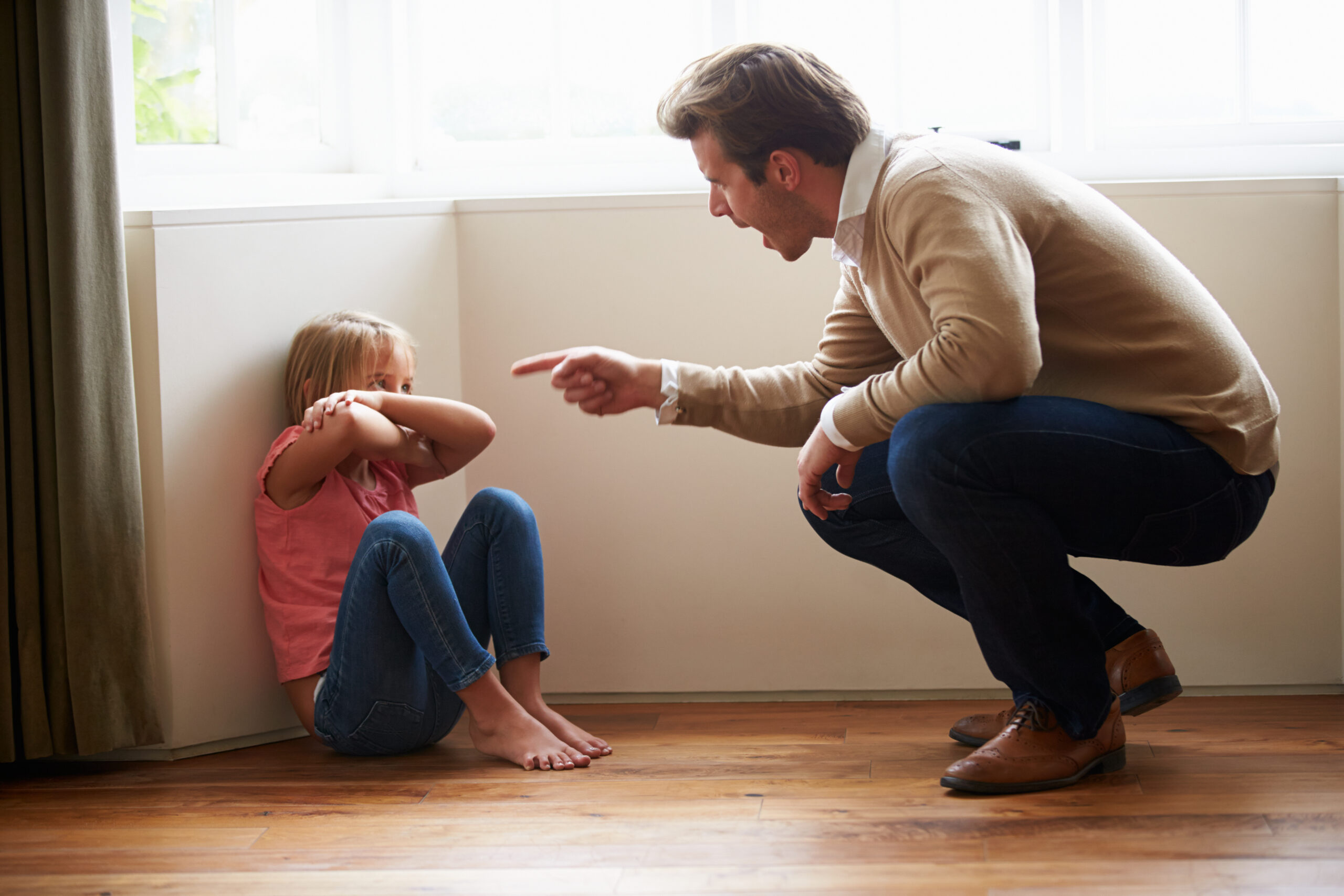 <strong>Den Schrei zum Verstummen bringen: Das Problem des Anschreiens von Kindern in der Erziehungspraxis angehen</strong>