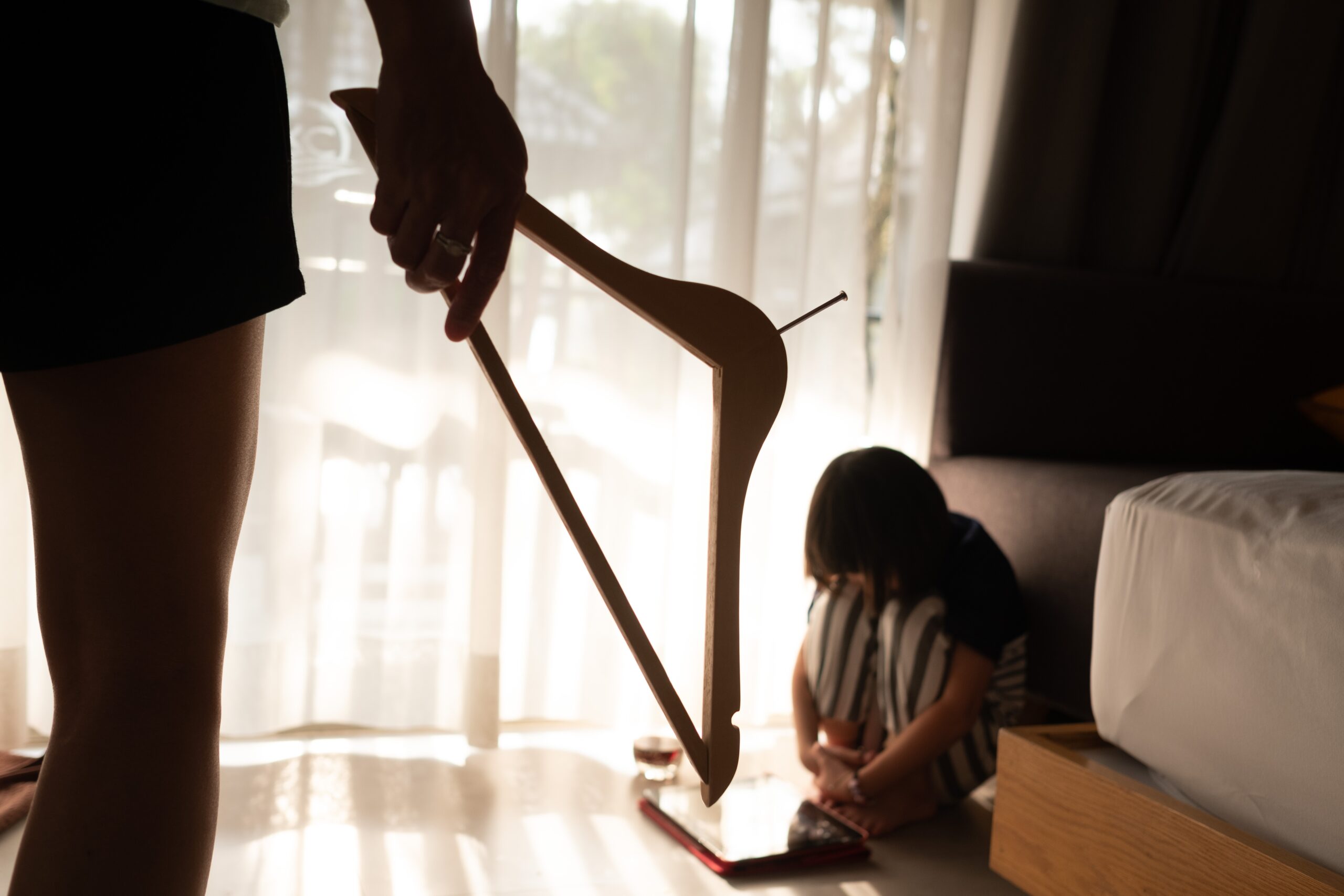 <strong>Das Thema der Gewalt gegen Kinder durch ihre Stiefeltern in Angriff nehmen</strong>
