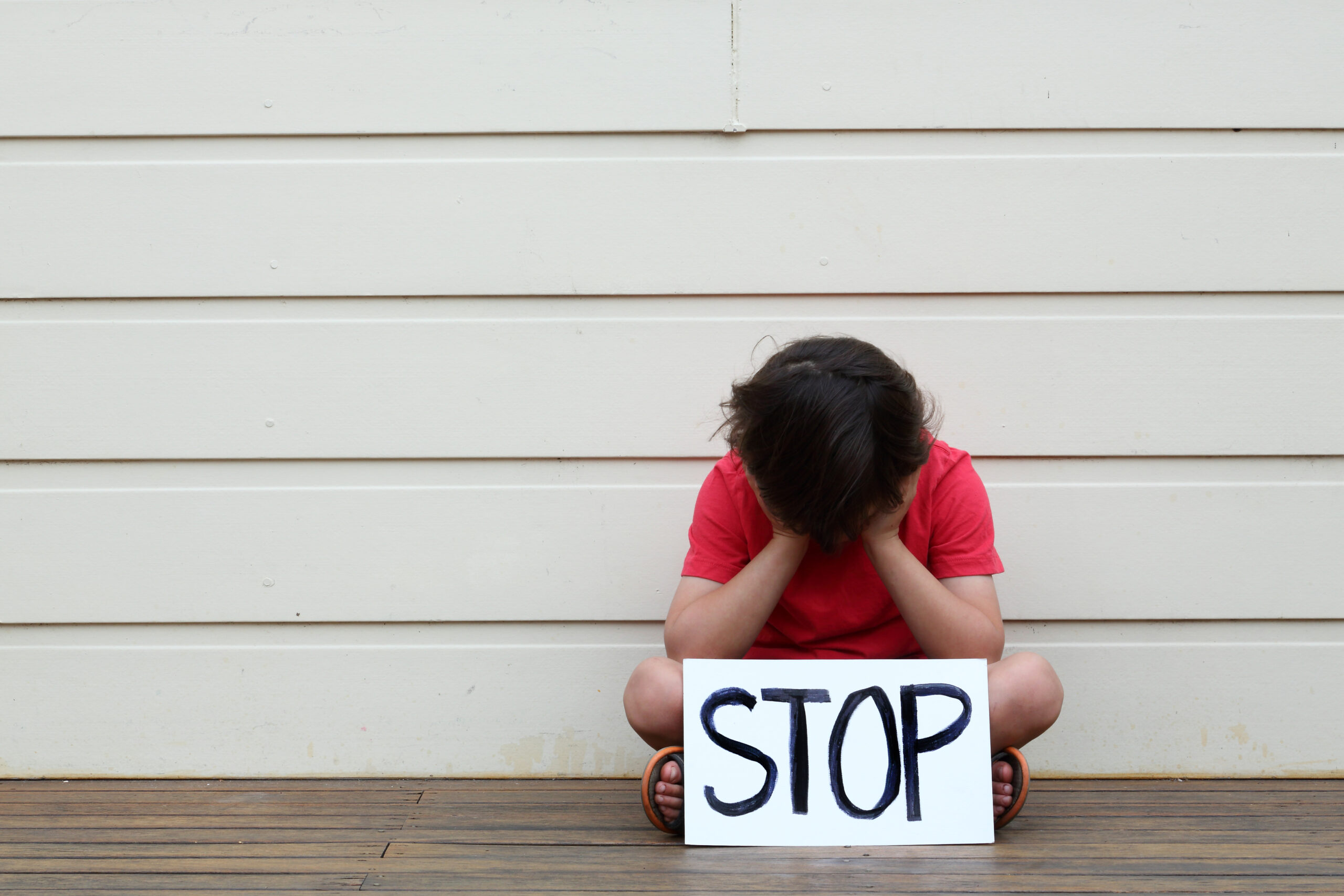 COVID-19 und konfliktbedingte sexuelle Gewalt gegen Kinder